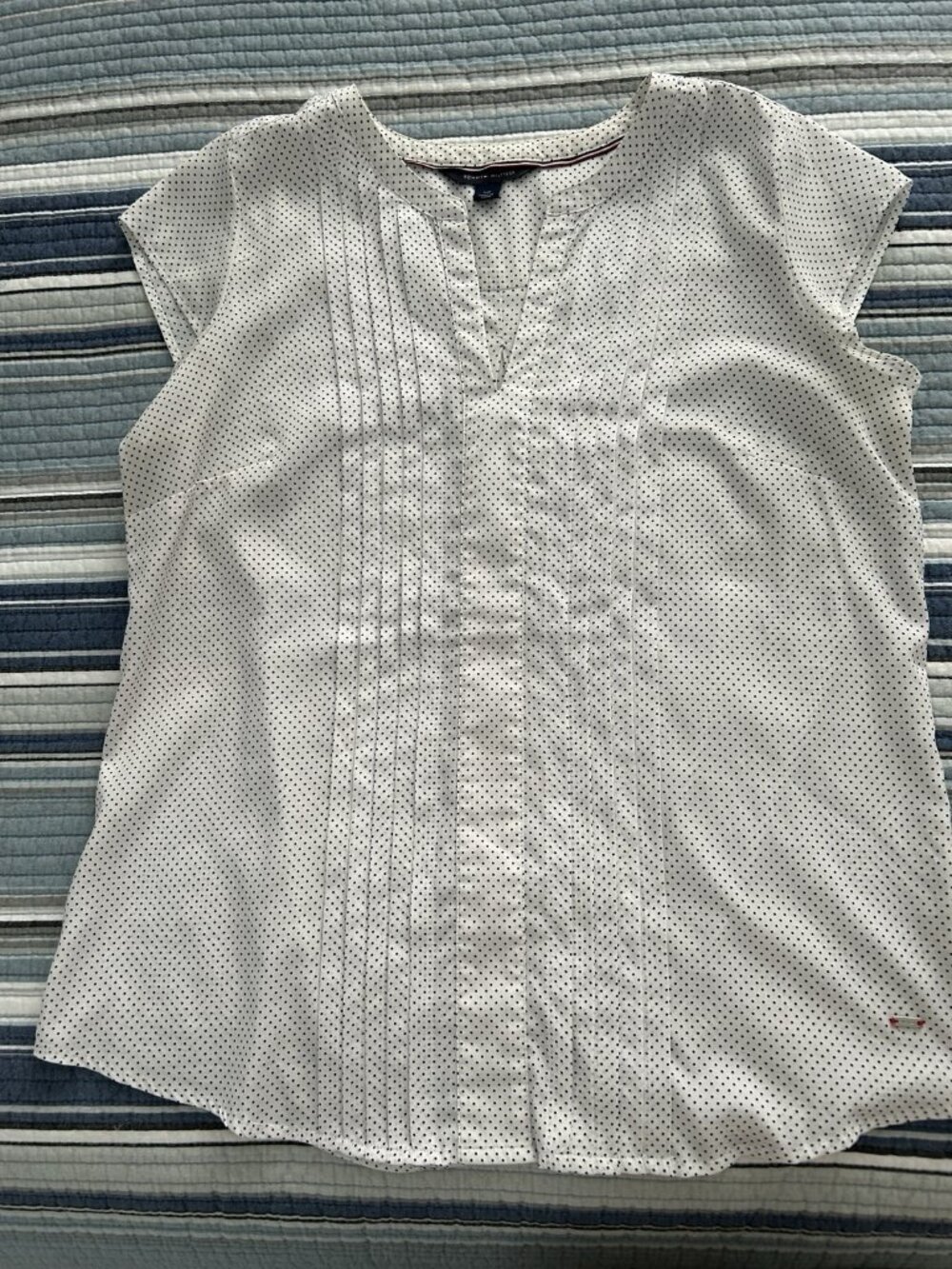 Tommy Hilfiger Split Neck Cap Sleeve Pleated Front Top White /Black Polka Dots S